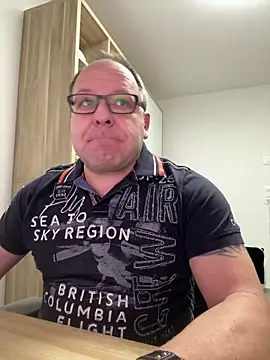 coupleLatinaLovers online show from December 15, 2025, 5:46 am