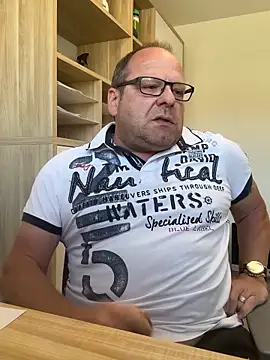 coupleLatinaLovers online show from April 21, 2026, 7:26 am