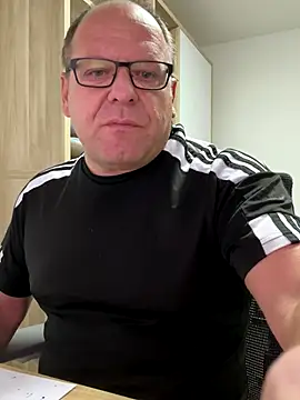 Snapshot of coupleLatinaLovers chatting on September 24, 2025, 4:41 am coupleLatinaLovers online show from September 24, 2025, 4:41 am