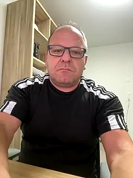 Snapshot of coupleLatinaLovers chatting on October 6, 2025, 4:57 am coupleLatinaLovers online show from October 6, 2025, 4:57 am