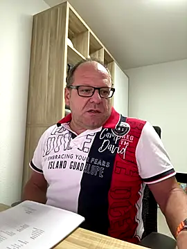 Snapshot of coupleLatinaLovers chatting on September 25, 2025, 5:46 am coupleLatinaLovers online show from September 25, 2025, 5:46 am