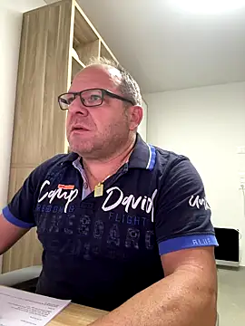 Snapshot of coupleLatinaLovers chatting on October 7, 2025, 5:08 am coupleLatinaLovers online show from October 7, 2025, 5:08 am