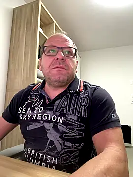 Snapshot of coupleLatinaLovers chatting on October 24, 2025, 4:55 am coupleLatinaLovers online show from October 24, 2025, 4:55 am