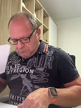 Snapshot of coupleLatinaLovers chatting on September 22, 2025, 4:51 am coupleLatinaLovers online show from September 22, 2025, 4:51 am