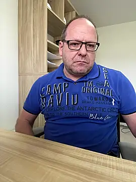 coupleLatinaLovers online show from March 25, 2026, 10:03 am