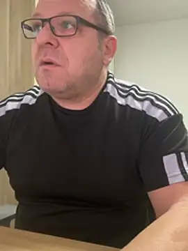 Snapshot of coupleLatinaLovers chatting on February 10, 2026, 6:01 am coupleLatinaLovers online show from February 10, 2026, 6:01 am