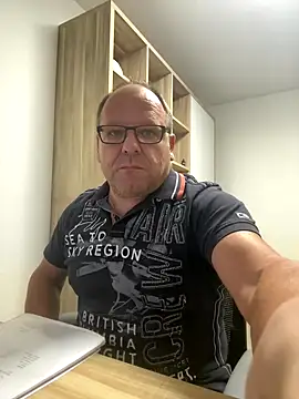 Snapshot of coupleLatinaLovers chatting on September 23, 2025, 4:52 am coupleLatinaLovers online show from September 23, 2025, 4:52 am