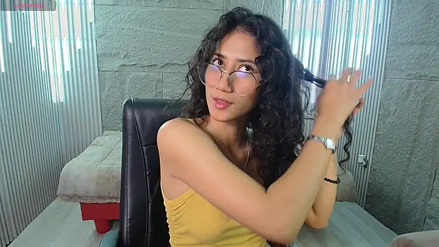 KaitlynLoveCam online show from October 13, 2025, 10:54 pm