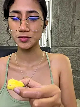 KaitlynLoveCam online show from September 30, 2025, 11:00 pm