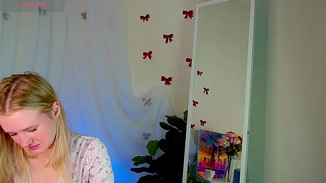 MaydaFoulk online show from March 16, 2026, 1:35 am