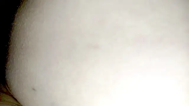 Snapshot of PetiteIvoryQueen19 chatting on November 2, 2025, 4:06 am PetiteIvoryQueen19 online show from November 2, 2025, 4:06 am