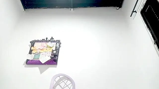 PetiteIvoryQueen19 online show from January 8, 2026, 3:45 am