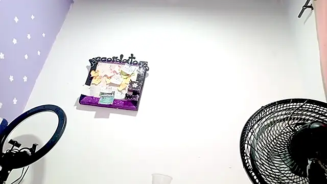 PetiteIvoryQueen19 online show from February 25, 2026, 5:57 pm