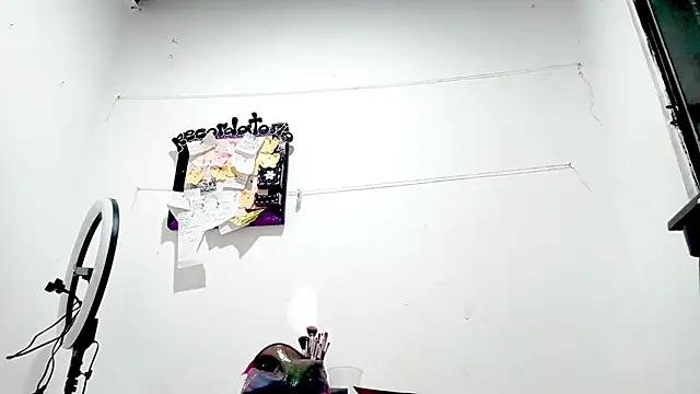 Snapshot of PetiteIvoryQueen19 chatting on September 25, 2025, 7:58 am PetiteIvoryQueen19 online show from September 25, 2025, 7:58 am