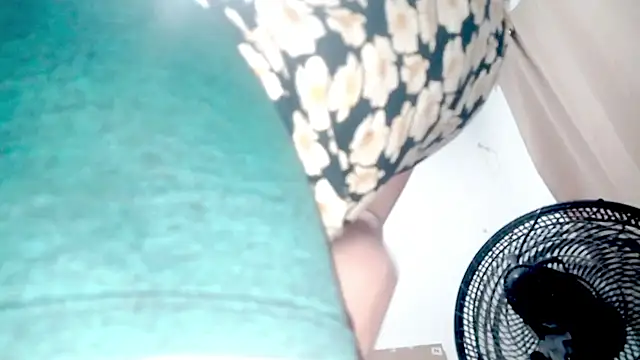 PetiteIvoryQueen19 online show from December 5, 2025, 3:16 am