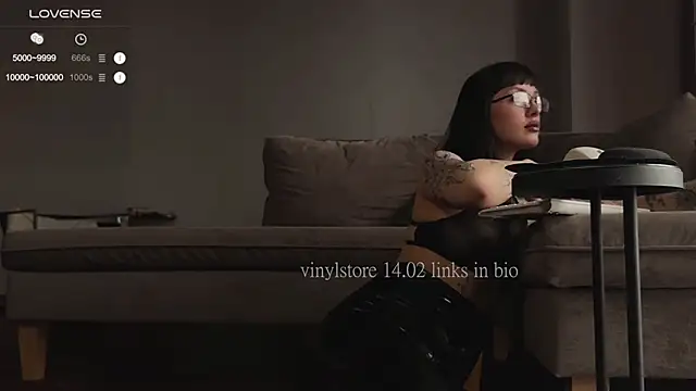 vinylstore online show from February 14, 2025, 6:12 am