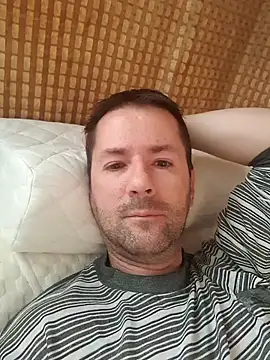 riskybusiness9090 online show from November 2, 2025, 6:40 am