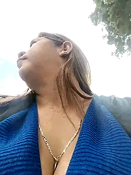 Snapshot of Laura-Hernandez chatting on October 1, 2025, 3:27 pm Laura-Hernandez online show from October 1, 2025, 3:27 pm