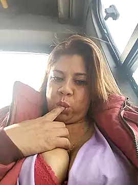 Laura-Hernandez online show from February 17, 2025, 1:44 pm