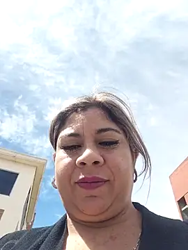 Laura-Hernandez online show from November 27, 2025, 2:50 pm