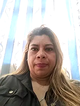 Snapshot of Laura-Hernandez chatting on September 21, 2025, 2:33 pm Laura-Hernandez online show from September 21, 2025, 2:33 pm