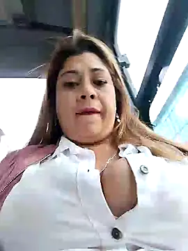 Laura-Hernandez online show from February 6, 2025, 9:49 pm