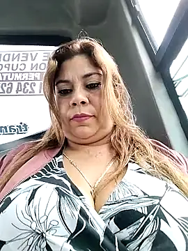 Snapshot of Laura-Hernandez chatting on October 18, 2025, 3:47 pm Laura-Hernandez online show from October 18, 2025, 3:47 pm