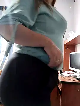 Snapshot of Laura-Hernandez chatting on September 24, 2025, 2:01 pm Laura-Hernandez online show from September 24, 2025, 2:01 pm