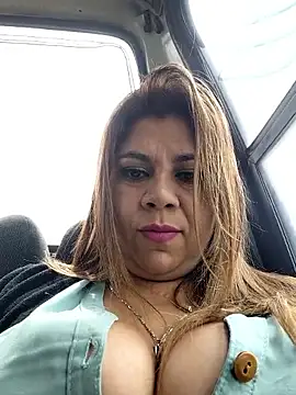 Snapshot of Laura-Hernandez chatting on October 27, 2025, 3:13 pm Laura-Hernandez online show from October 27, 2025, 3:13 pm