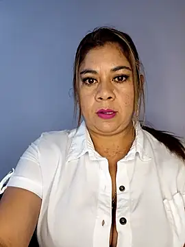 Snapshot of Laura-Hernandez chatting on October 21, 2025, 2:16 pm Laura-Hernandez online show from October 21, 2025, 2:16 pm