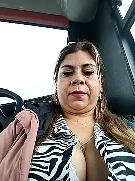 Snapshot of Laura-Hernandez chatting on October 3, 2025, 2:40 pm Laura-Hernandez online show from October 3, 2025, 2:40 pm