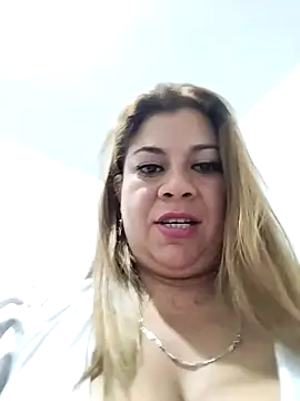 Laura-Hernandez online show from February 25, 2025, 6:01 pm