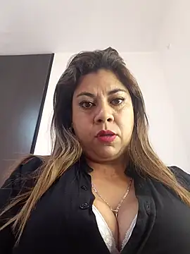 Laura-Hernandez online show from May 19, 2026, 2:46 pm
