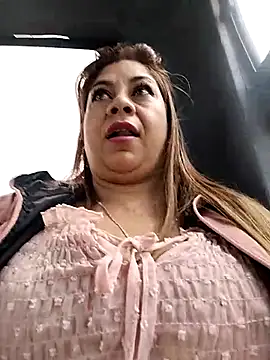 Snapshot of Laura-Hernandez chatting on October 2, 2025, 2:42 pm Laura-Hernandez online show from October 2, 2025, 2:42 pm