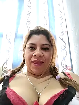 Snapshot of Laura-Hernandez chatting on September 19, 2025, 3:27 pm Laura-Hernandez online show from September 19, 2025, 3:27 pm
