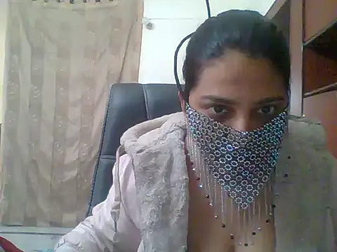 kamayanisingh24 online show from January 25, 2025, 7:17 am