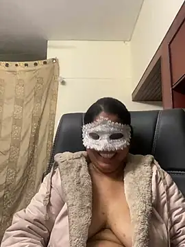 kamayanisingh24 online show from February 1, 2025, 6:51 pm