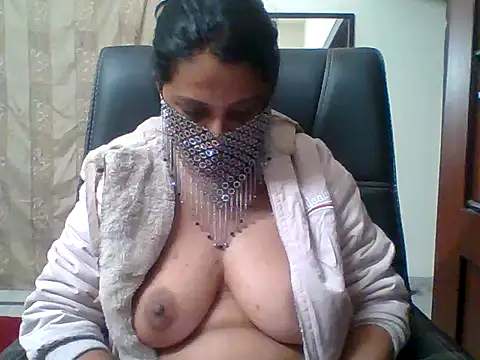 kamayanisingh24 online show from December 7, 2024, 7:38 pm