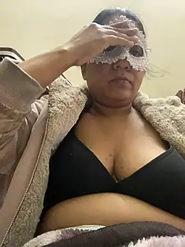 kamayanisingh24 online show from January 31, 2025, 11:03 am