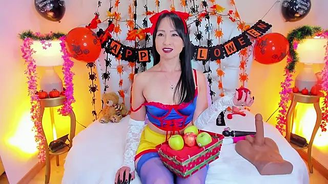 Snapshot of AliceLamore chatting on October 31, 2025, 12:13 pm AliceLamore online show from October 31, 2025, 12:13 pm