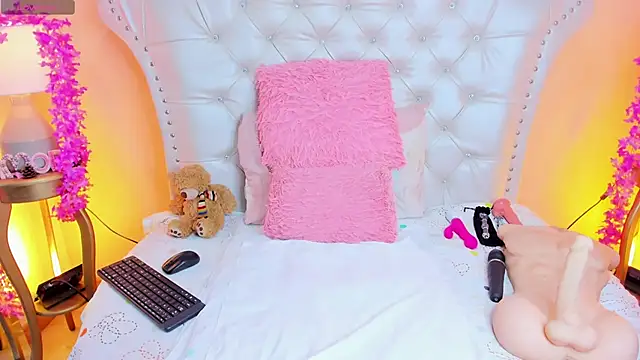 Snapshot of AliceLamore chatting on October 11, 2025, 12:06 pm AliceLamore online show from October 11, 2025, 12:06 pm