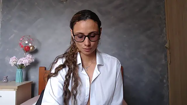 MafeeRoss online show from September 24, 2025, 5:30 pm