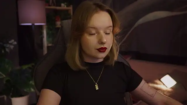 AdeleLoomis online show from November 8, 2025, 2:04 am