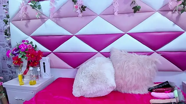 Snapshot of SalmaSantos chatting on September 19, 2025, 3:10 am SalmaSantos online show from September 19, 2025, 3:10 am