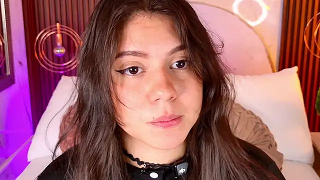 pamelajons  online show from April 7, 2026, 12:18 pm