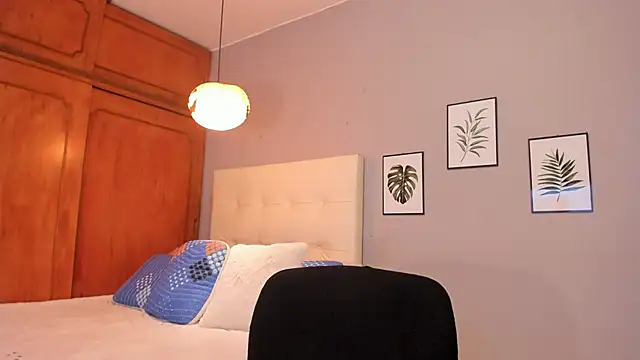 Maia W10 online show from November 12, 2025, 12:20 pm