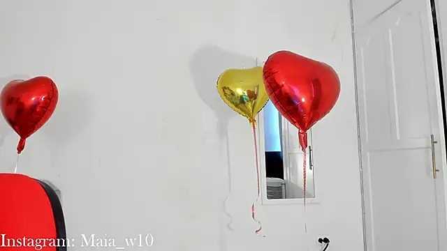 Maia W10 online show from February 26, 2025, 12:49 pm