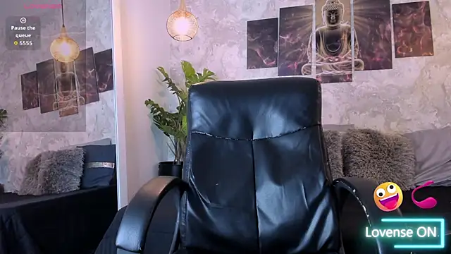 Snapshot of Regan__ chatting on September 23, 2025, 7:21 pm Regan online show from September 23, 2025, 7:21 pm