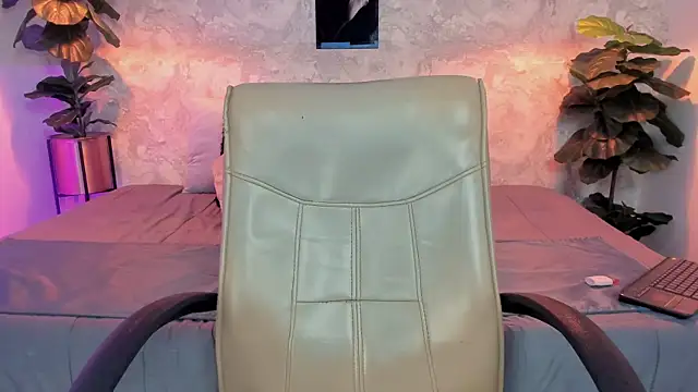 Snapshot of Regan__ chatting on October 17, 2025, 2:04 am Regan online show from October 17, 2025, 2:04 am