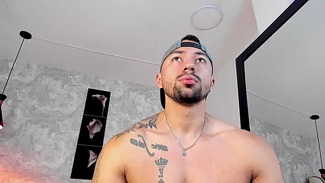 Snapshot of Regan__ chatting on October 24, 2025, 2:21 am Regan online show from October 24, 2025, 2:21 am